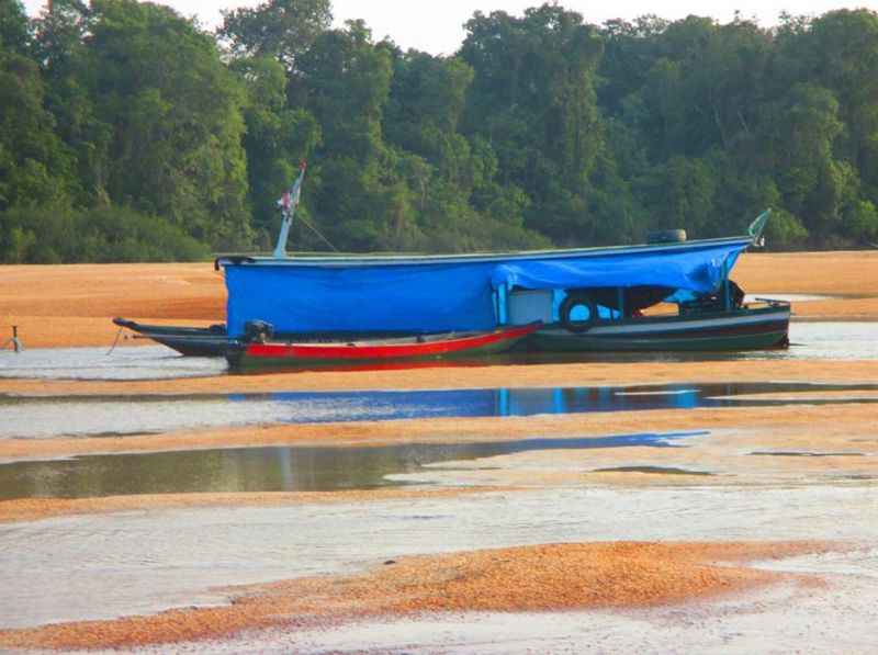 Rio Amazonas agoniza na estiagem do início do ano: tendência é que fenômenos meteorológicos se intensifiquem nas próximas décadas (Foto: Defesa Civil do Amazonas/Divulgação)