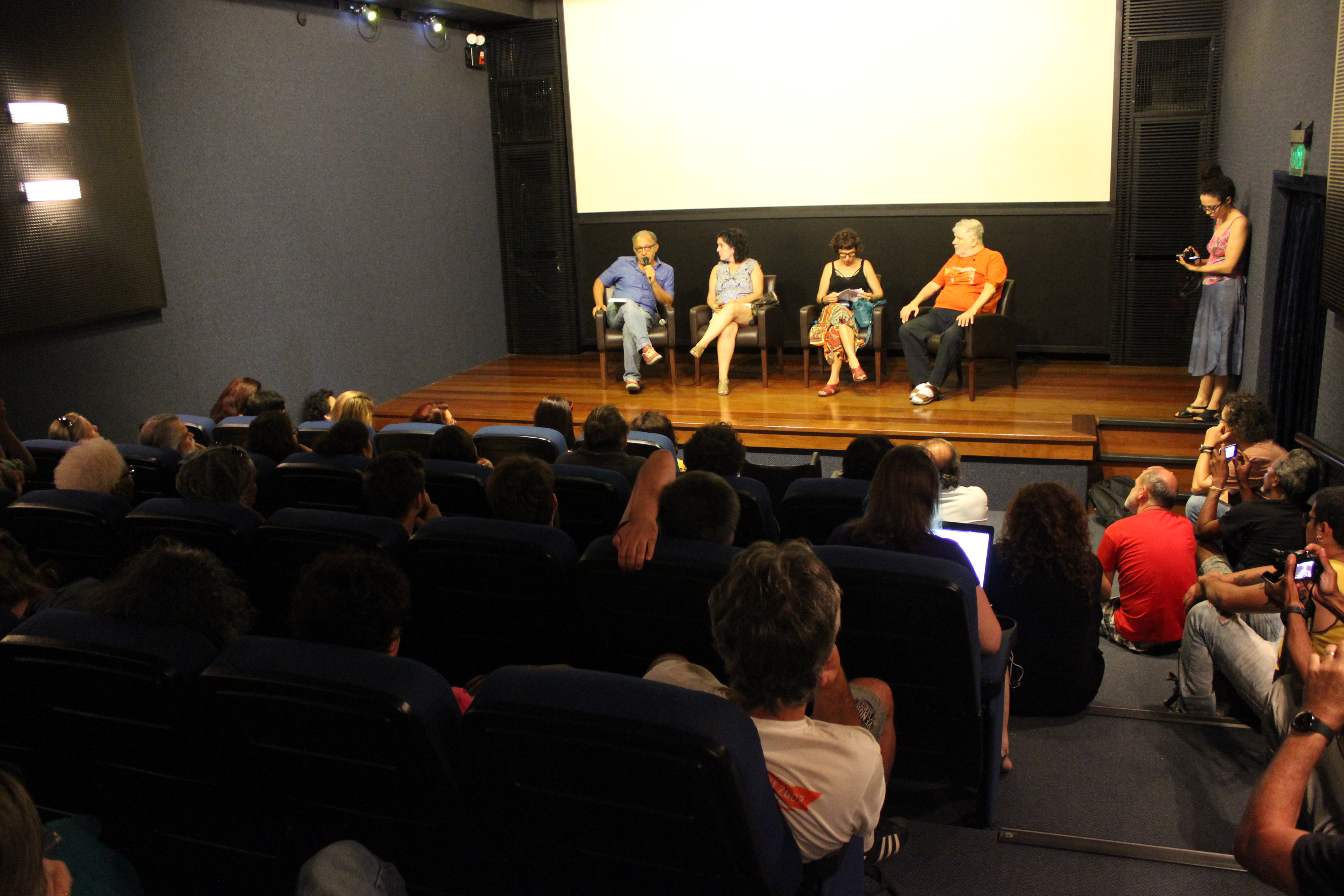 Os/as cineastas Joel Zito, Tata Amaral, Eliane Caffé e Sílvio Tendler em debate no FSR (Foto: Nicolau Soares)