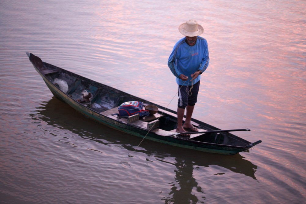 Pescaria ao amanhecer (Foto: Mayangdi Inzaulgarat)