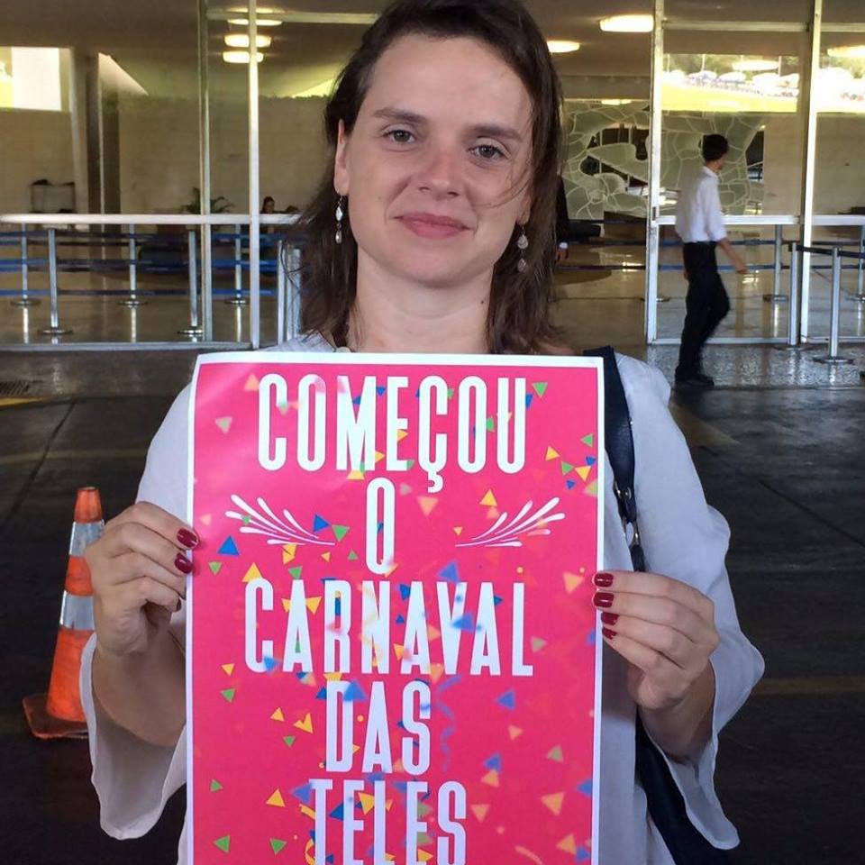 Bia Barbosa em protesto contra o PL das Teles (Foto: Divulgação Facebookl)