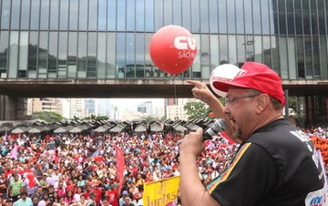 Douglas afirma que o governo Temer trabalha para devolver aos empresários o apoio recebido durante o golpe (Foto: CUT-SP)