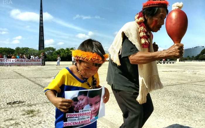 Índios Guarani Kaiowá pedem demarcação de suas terras durante protesto em Brasília (Foto: Victor Pires/ISA)